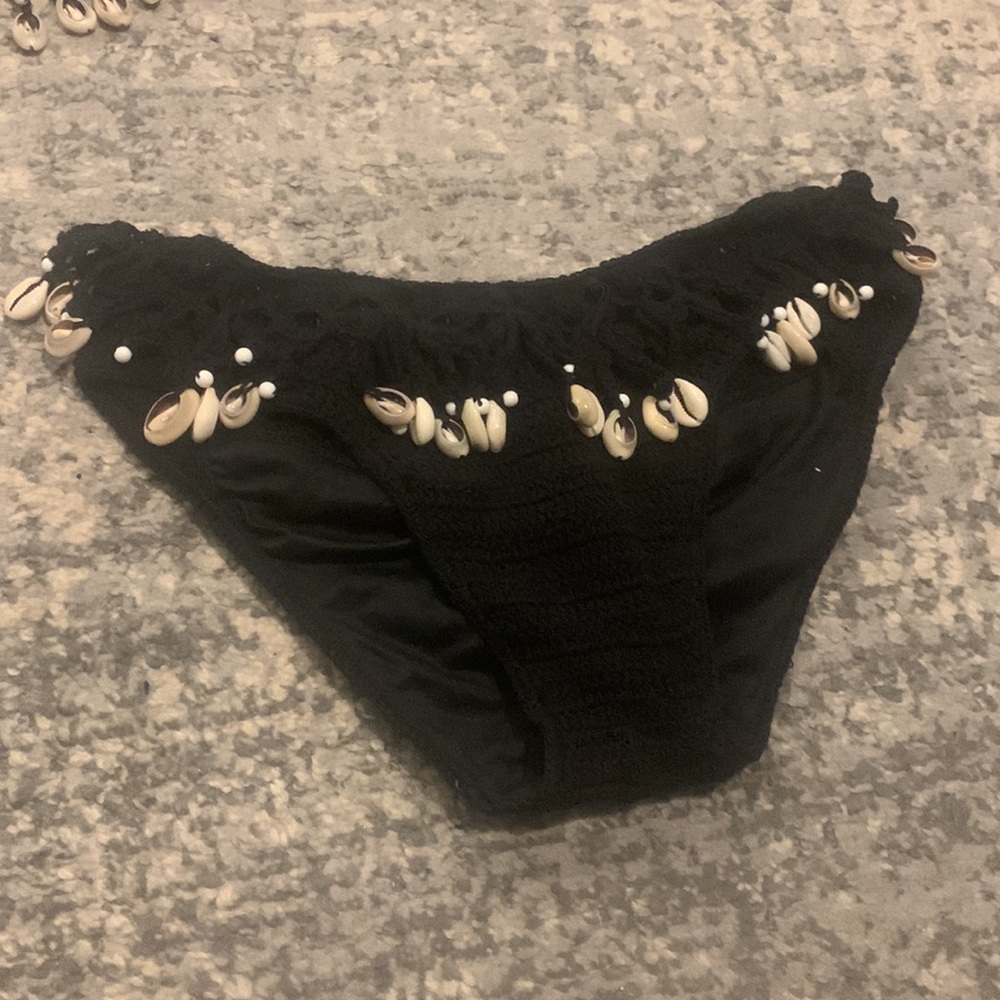 Crochet Puka Shell Bikini - Picture 2 of 10